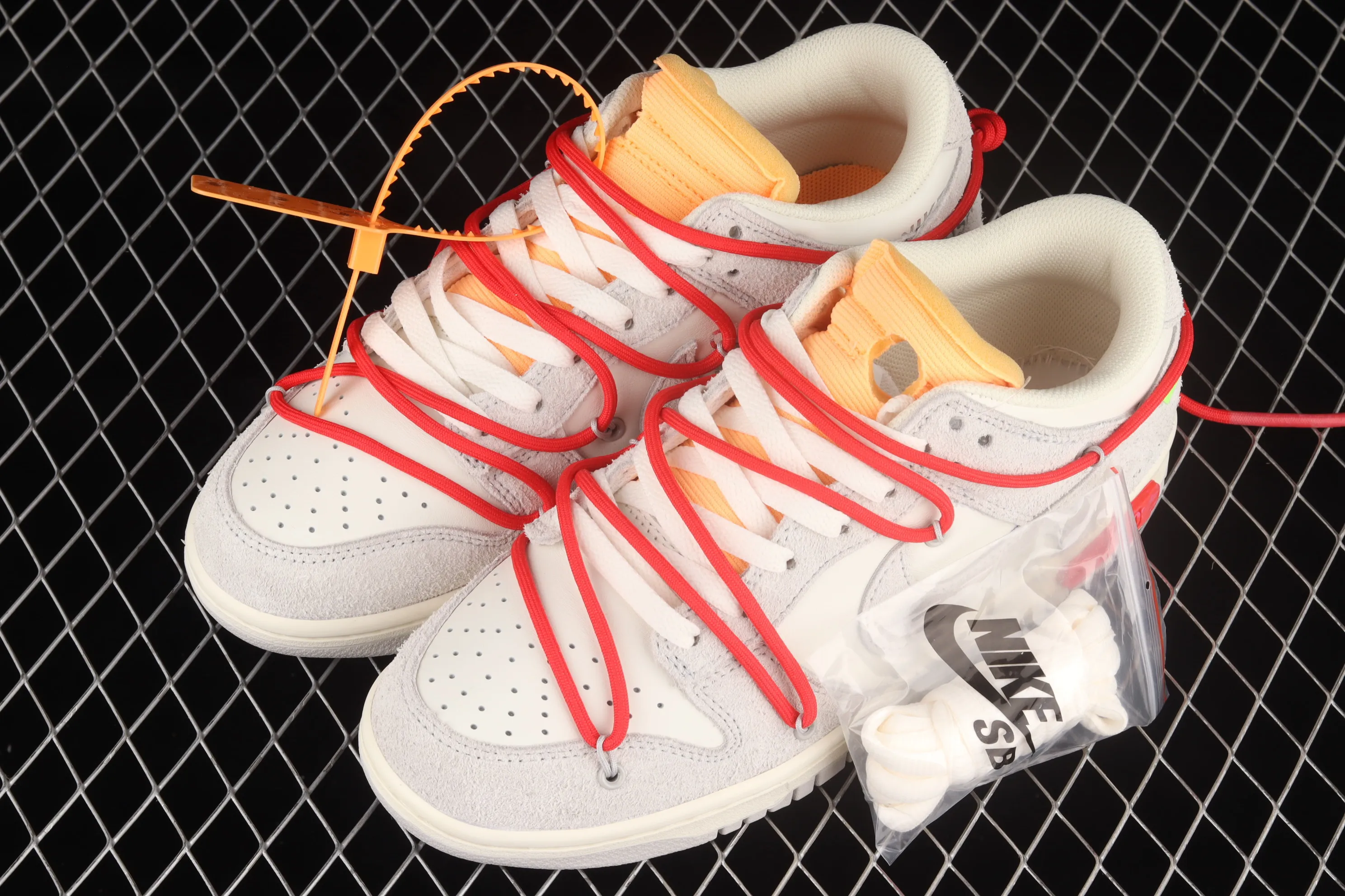 All Categories Nk SB Dunk Series Nk SB Dunk Low Low-top Sneakers Pure Original Version OF x Nk Dunk Low OW Suede SB Smashed Backboard Fashion Casual Sneakers DJ0950-103